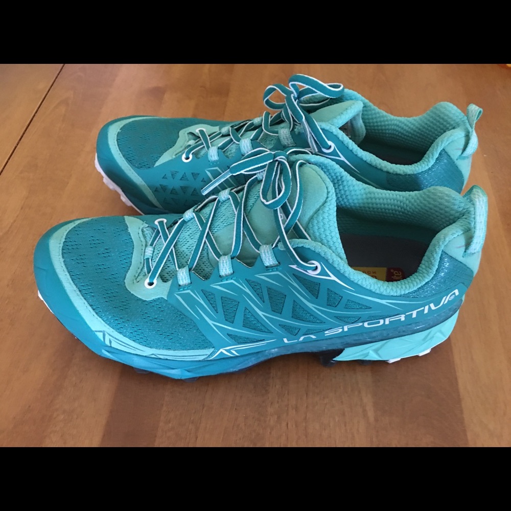 Women’s NWT Running Shoes Sz 8.5 Med
